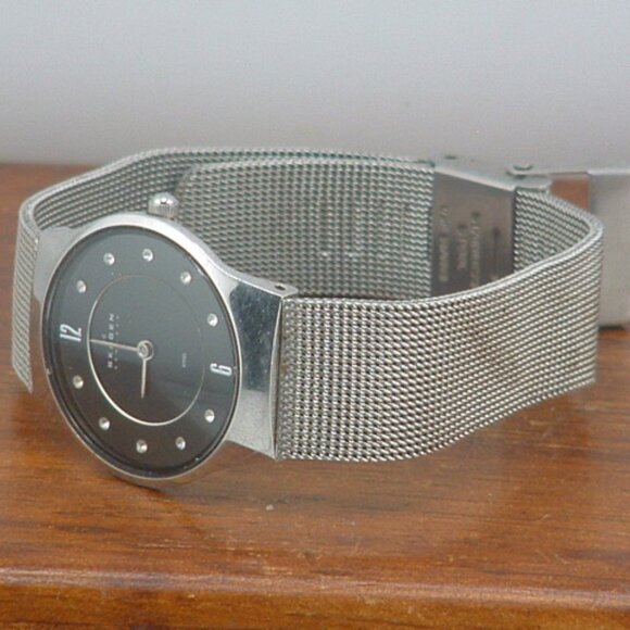 Pre-Owned Women’s Skagen 233SSSBD Jeweled Analog Dress Watch - Picture 2 of 6